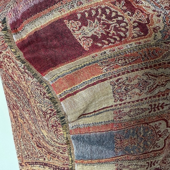 Paisley Patterned Shawl - Picture 5 of 6